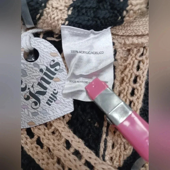 Love Knits NWT Crochet Crop Tan and Black Top Size Small - Picture 7 of 7